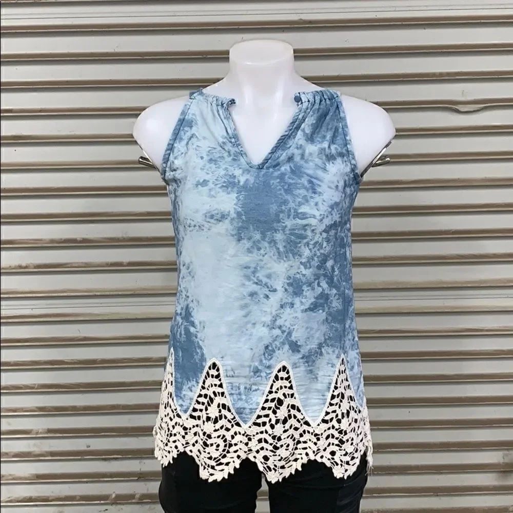 🛍️INC size 0 denim looking top with lace accent - Picture 3 of 7